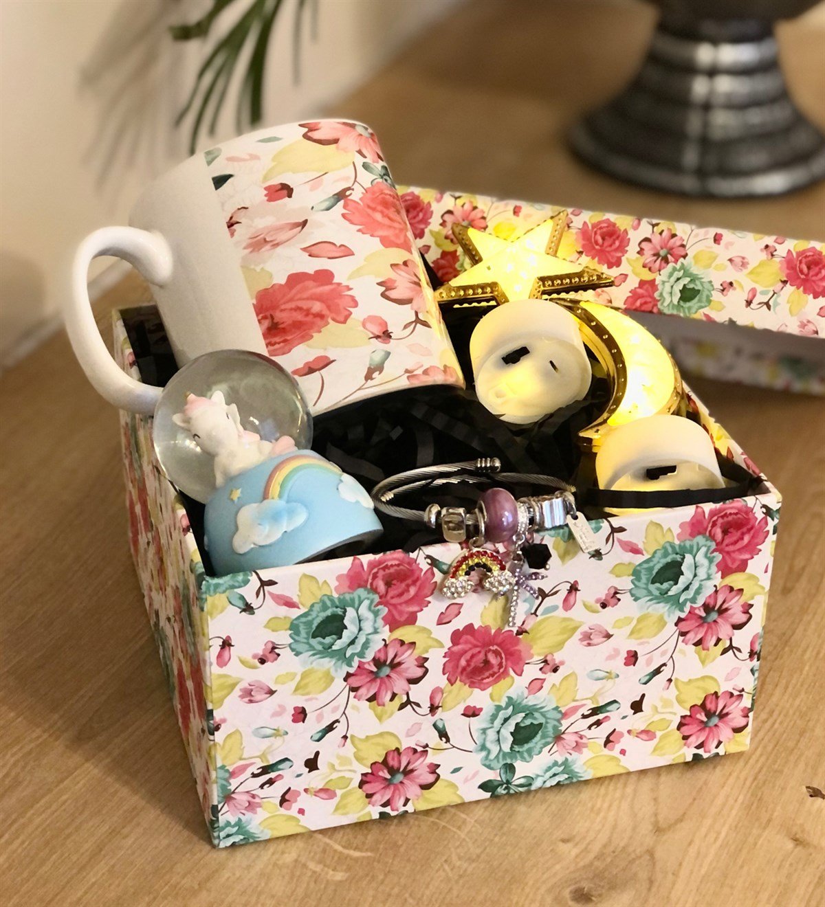 Kadınlara Özel Çiçek Desenli Hediye SetiGiftmoda Gmhs100020