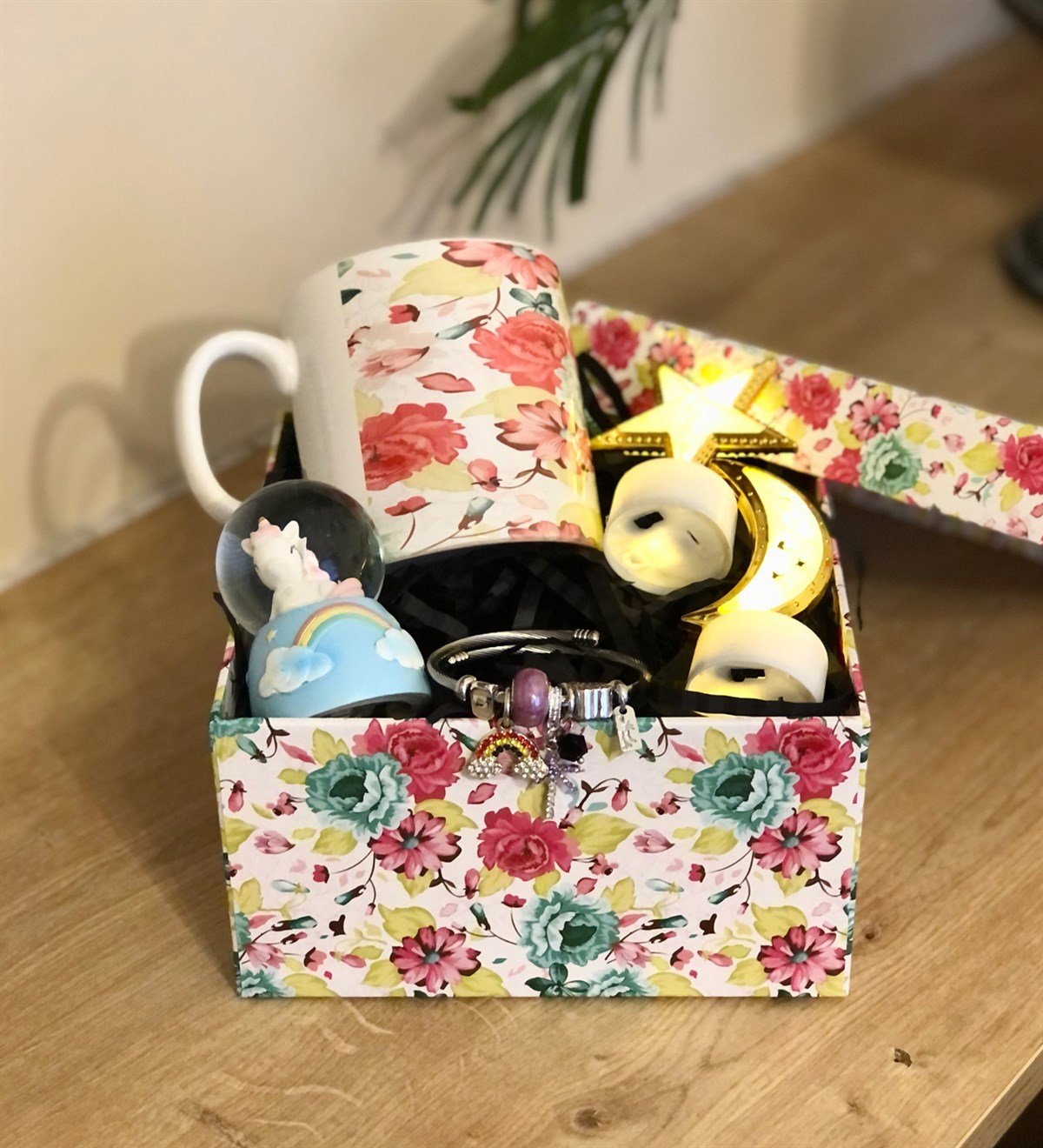 Kadınlara Özel Çiçek Desenli Hediye SetiGiftmoda Gmhs100020