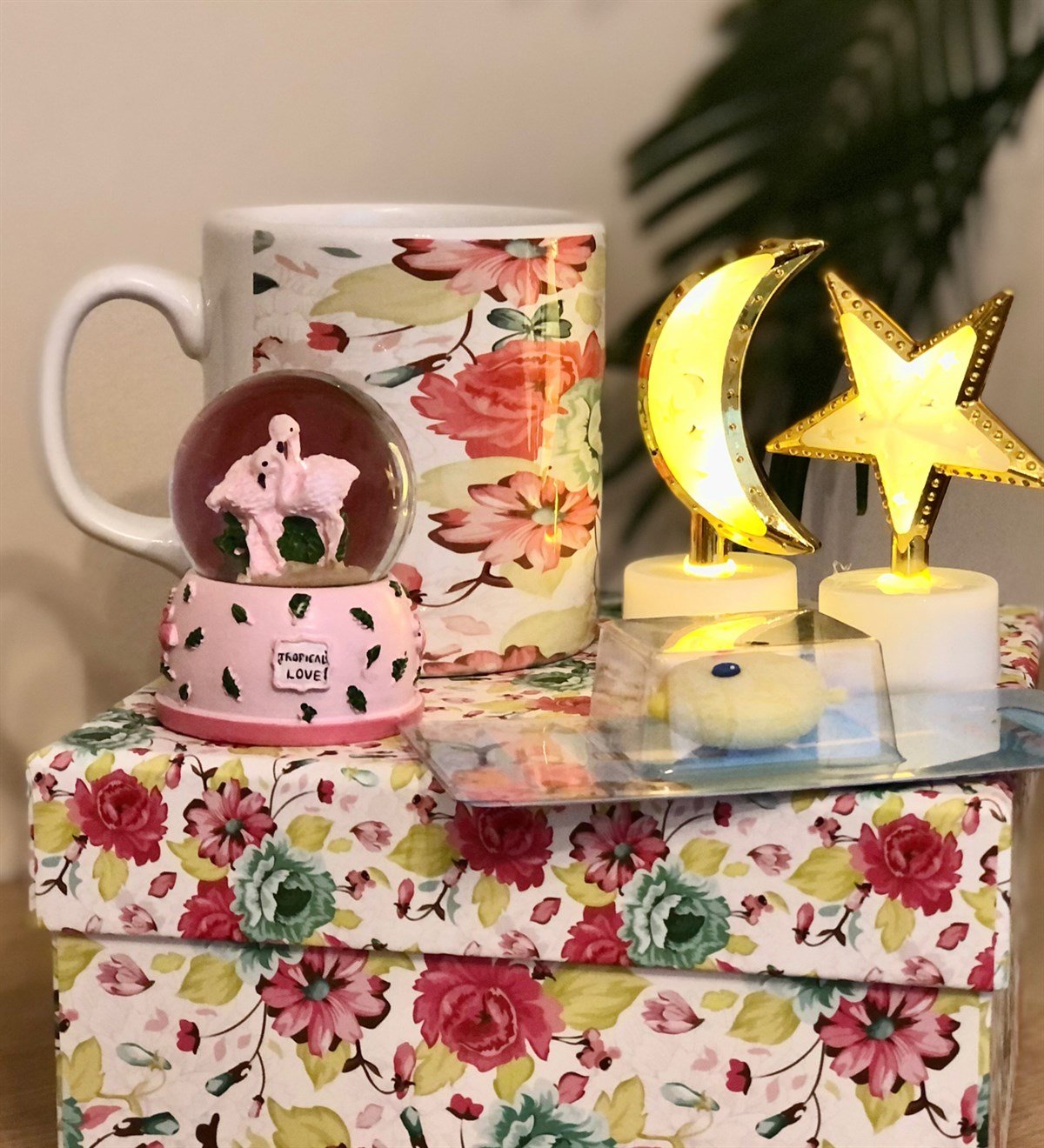 Kadınlara Özel Çiçek Desenli Hediye SetiGiftmoda Gmhs100023
