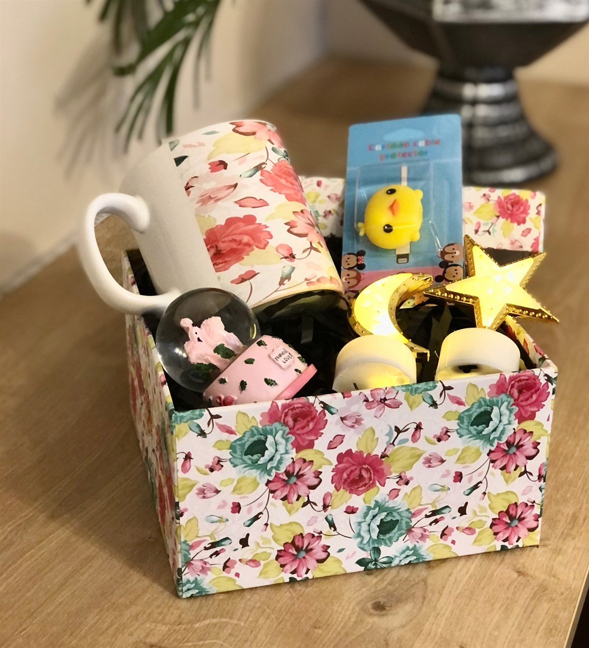 Kadınlara Özel Çiçek Desenli Hediye SetiGiftmoda Gmhs100023