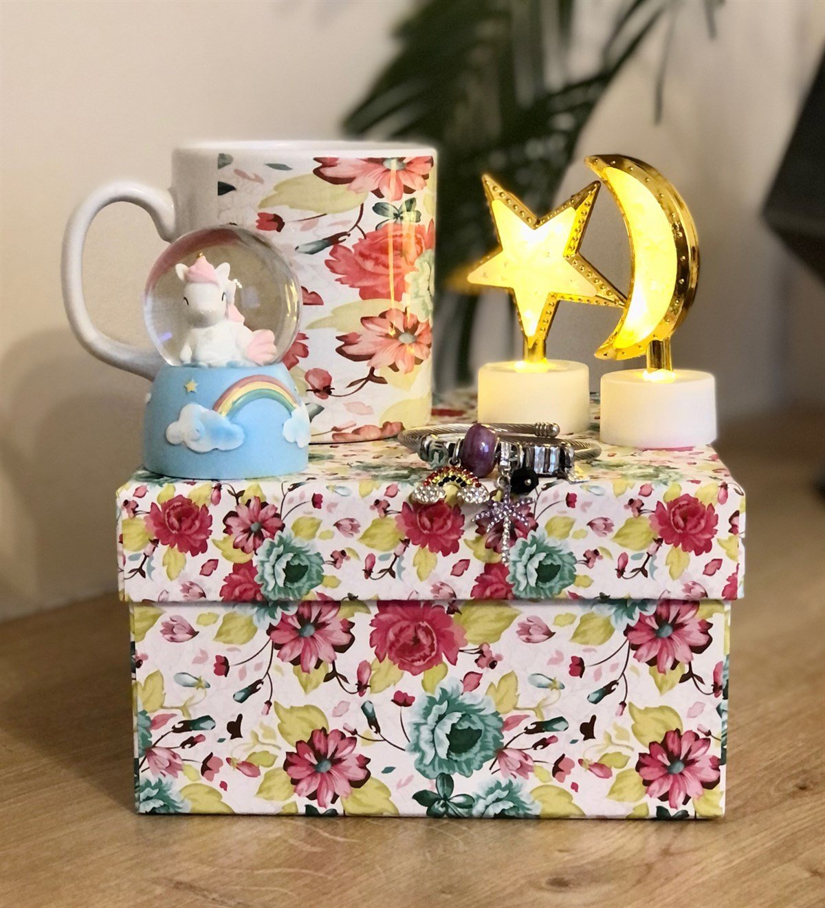 Kadınlara Özel Çiçek Desenli Hediye SetiGiftmoda Gmhs100020
