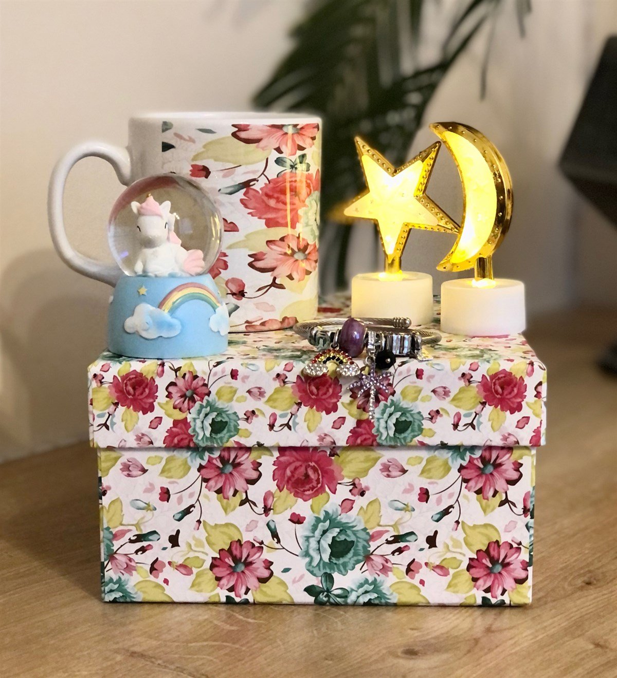 Kadınlara Özel Çiçek Desenli Hediye SetiGiftmoda Gmhs100020