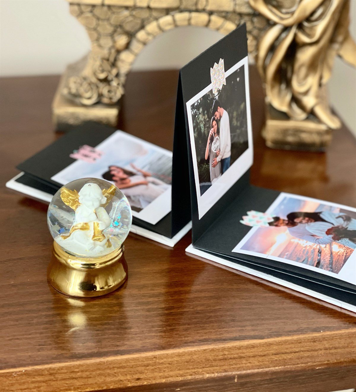 Kişiye Özel 6 Fotoğraflı Dalga Tasarımlı Mini Albüm Ve Altınyaldzlı Mini Kar Küresi SetGiftmodaGmhs100066