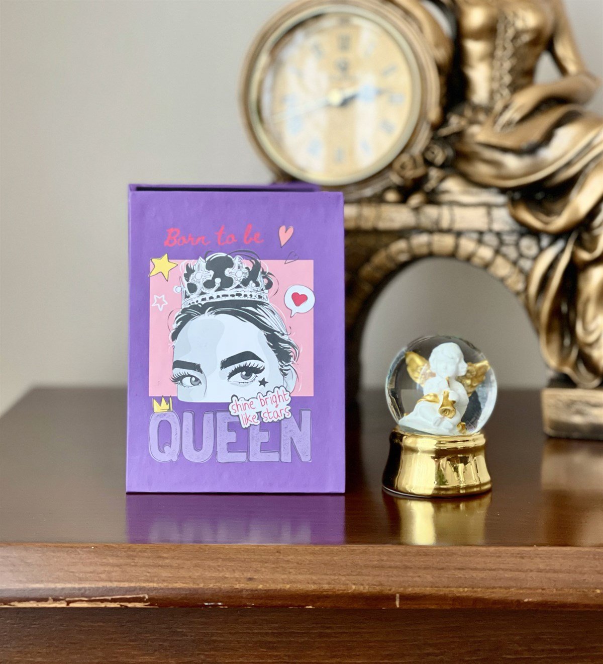 Kişiye Özel 6 Fotoğraflı Pink Queen Tasarımlı Mini Albüm Ve Altınyaldzlı Mini Kar Küresi SetGiftmodaGmhs100061