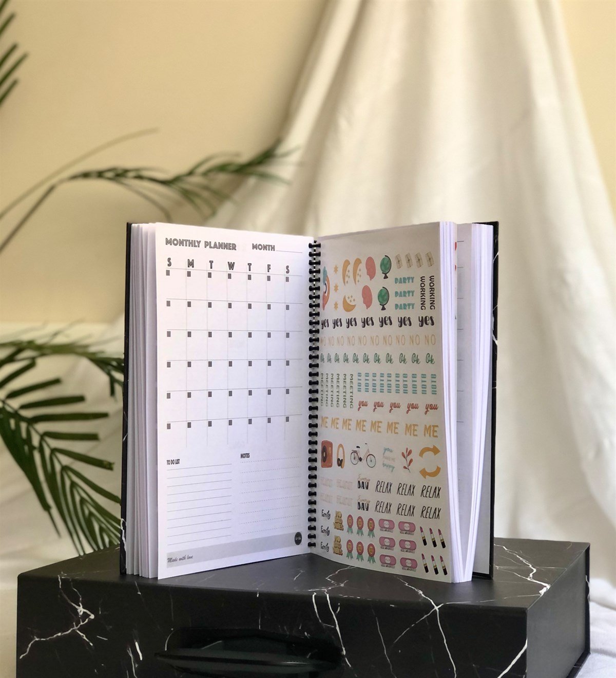 Kişiye Özel Siyah Mermer Tasarımlı Özel Kutulu Hediye SetiGiftmoda Siyah-Mermer-Mug-Bes-Ko