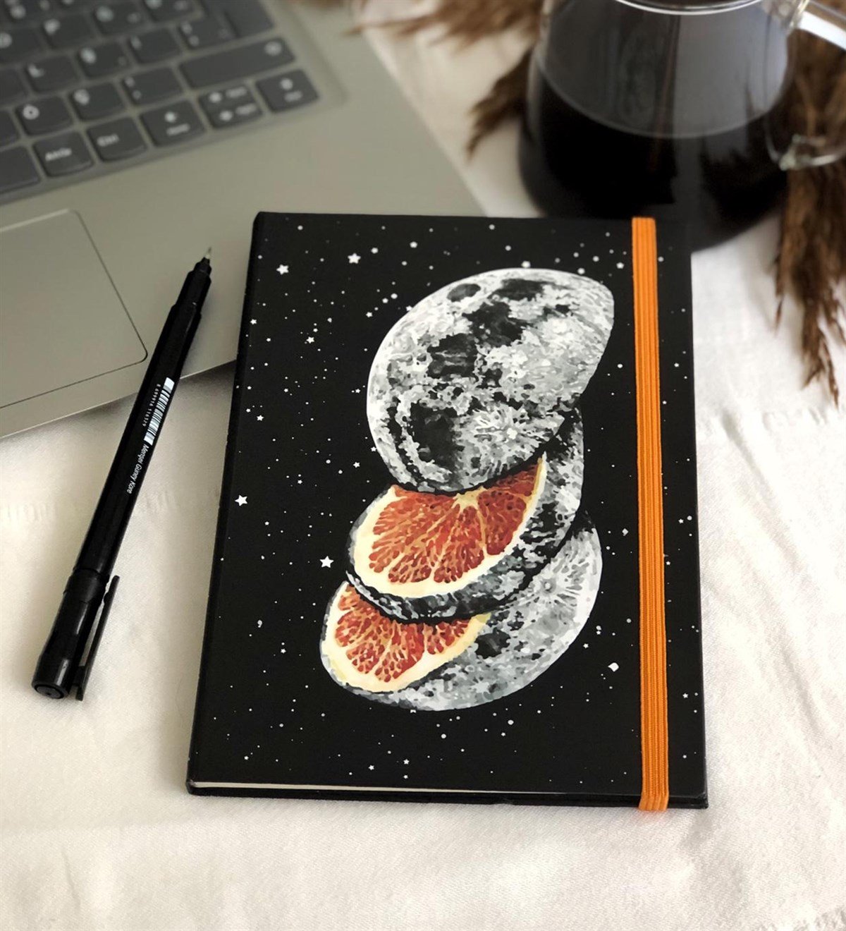 Moon Greyfurt Tasarımlı Lastikli DefterGiftmodaMoon-Greyfurt-Lastikli-Defter