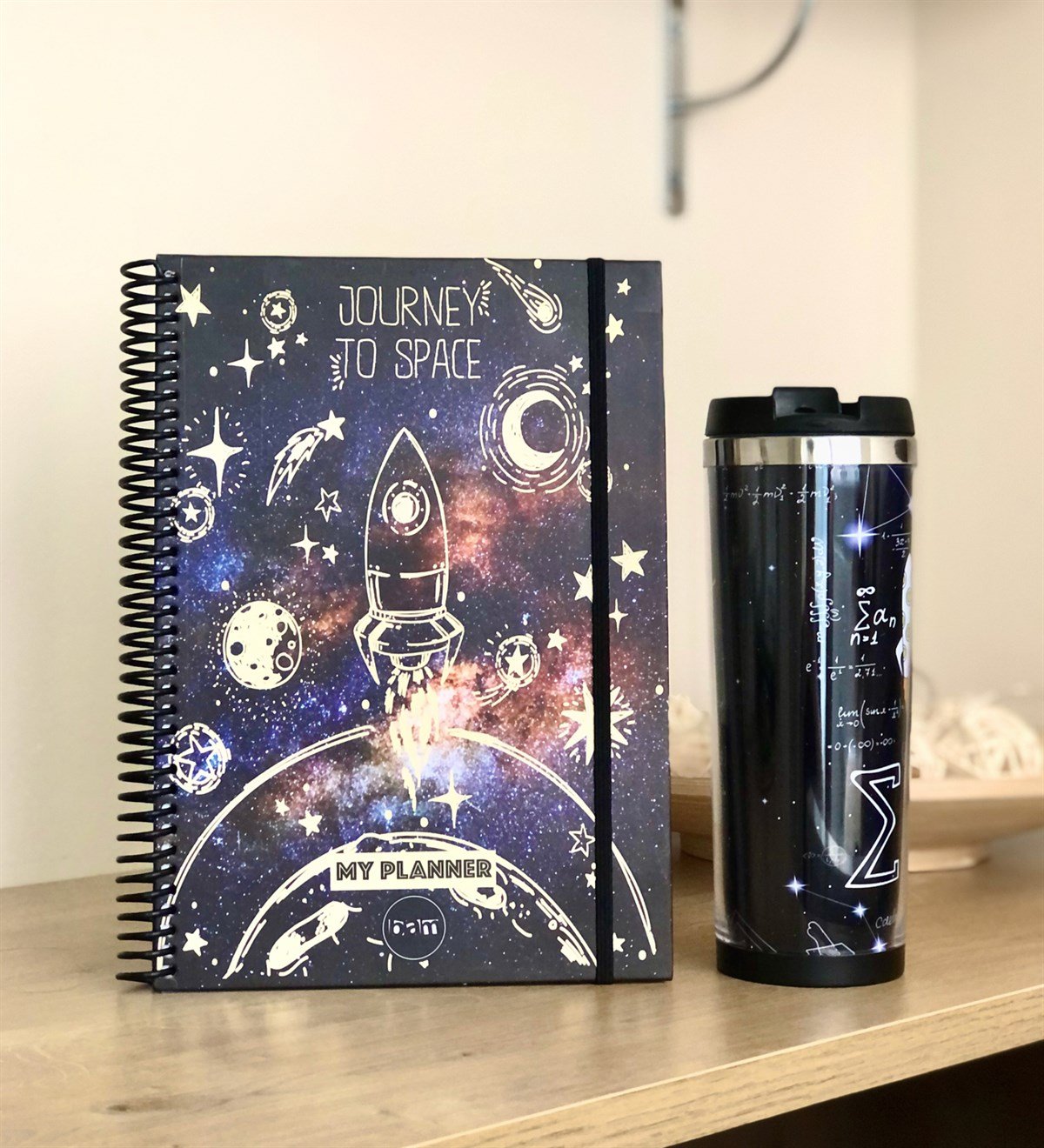 Space Roket Tasarımlı Mug Bardak Ve Tarihsiz Haftalık PlanlayıcıGiftmoda Space-Roket-Mug-Defter