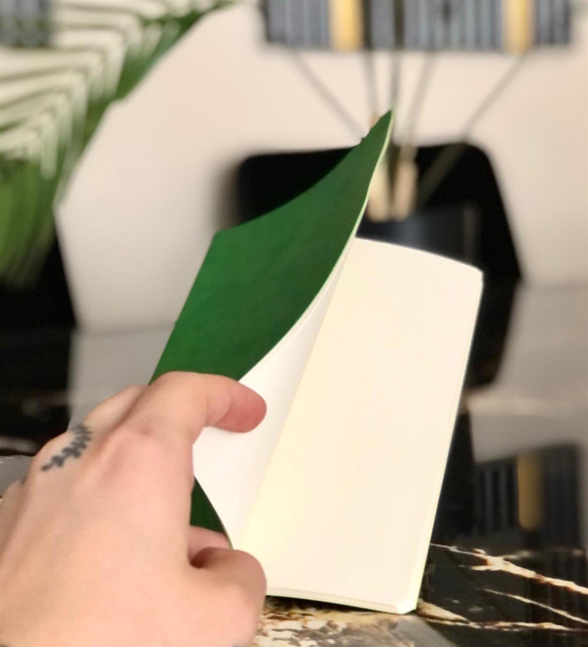 Yeşil Deri Defter Ve Altın Yaldızlı KalemGiftmodaDeri-Defter-Kalem-Yesil