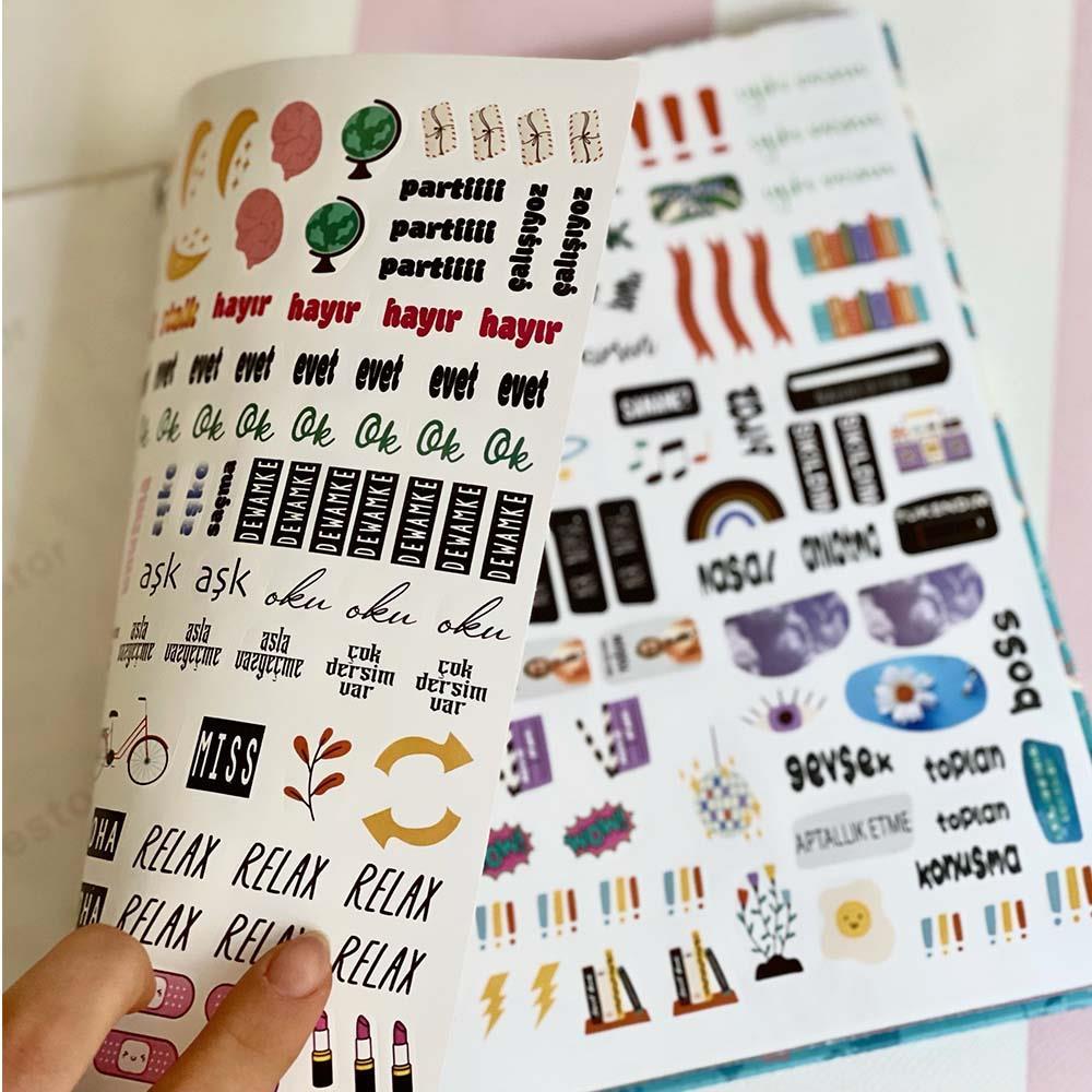 Macera Kitabım Tasarımlı Spiralli Sticker'lı Tarihsiz Konuşan Ajanda Haftalık Planlayıcı Defter
