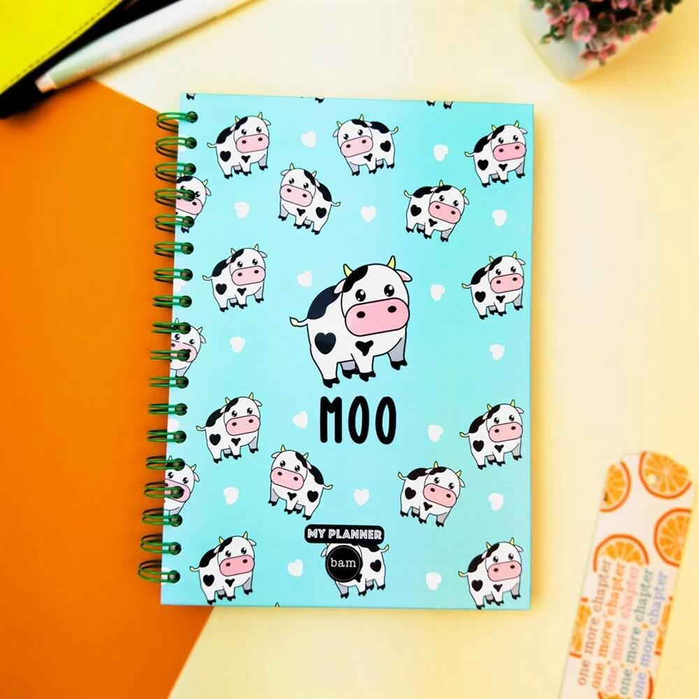 Moo Sevimli İnek Tasarımlı Spiralli Sticker'lı Tarihsiz Konuşan Ajanda Haftalık Planlayıcı Defter