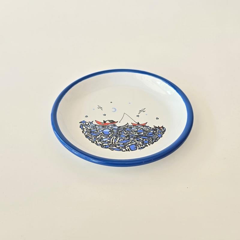 Emaye Tatlı Tabağı 17 cm Balıkçı Temalı - 17-cm-emaye-tatlı-tabağı-beyaz-mavi-kenarlı