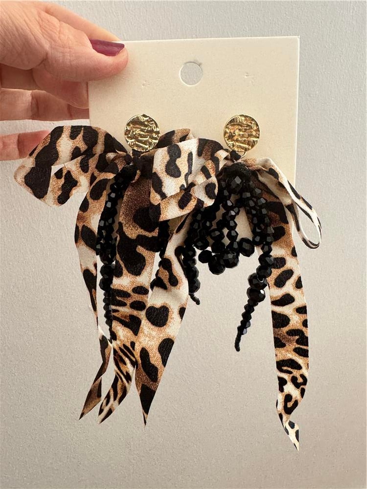 Leopar Fiyonklu Boncuklu Geniş Küpe