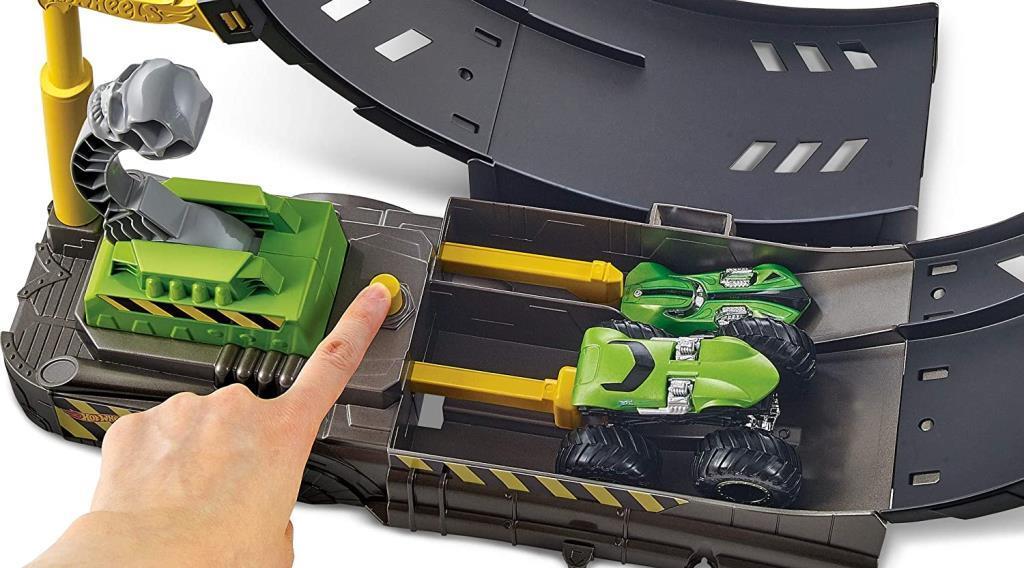 MATTELHot Wheels Monster Trucks Efsane Çember Aksiyonu Oyun Seti, 1 Adet Monster Truck ve 1:64 Ölçekli Araba Dahil GKY00