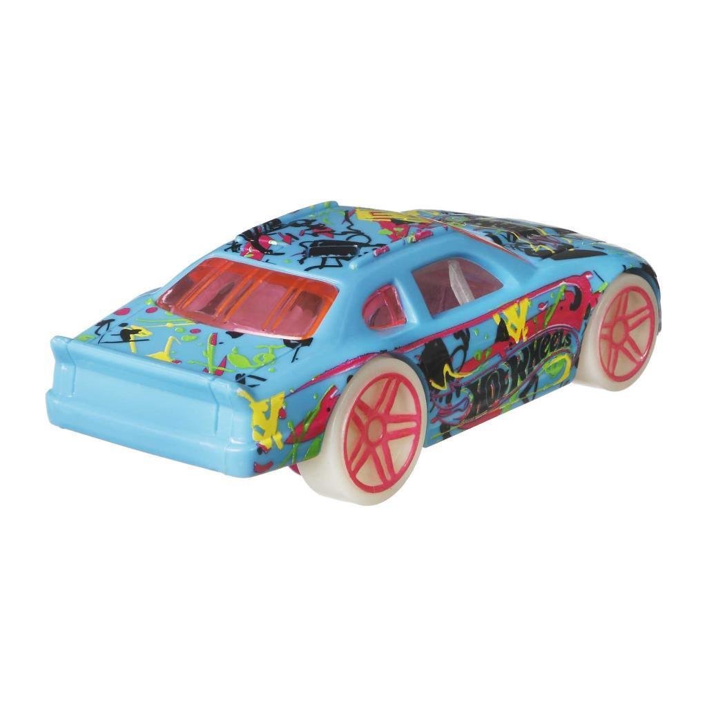 HOT WHEELSHot Wheels Monster Trucks Karanlıkta Parlayan Araçlar