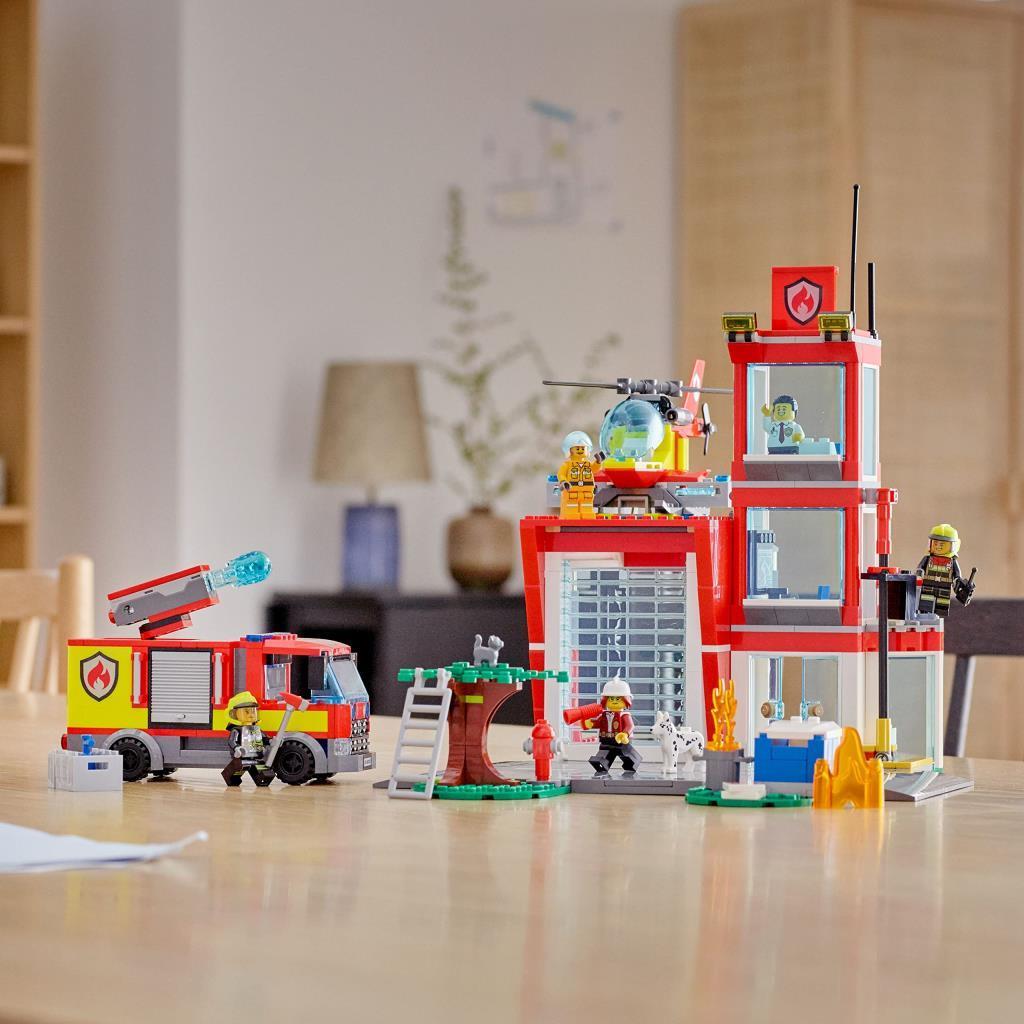 LEGOLEGO® City İtfaiye Merkezi 60320 - 6 Yaş ve Üzeri Çocuklar için 2 LEGO City Maceraları TV Dizisi Karakteri İçeren Oyuncak Yapım Seti (540 Parça)