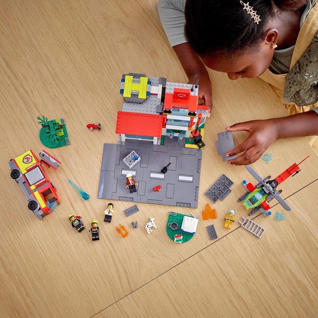 LEGOLEGO® City İtfaiye Merkezi 60320 - 6 Yaş ve Üzeri Çocuklar için 2 LEGO City Maceraları TV Dizisi Karakteri İçeren Oyuncak Yapım Seti (540 Parça)