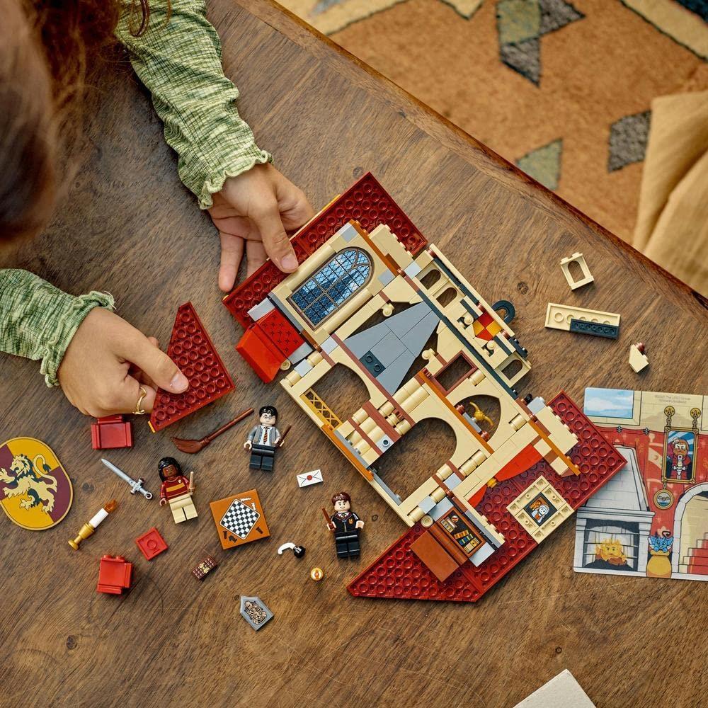 LEGOLEGO Harry Potter Gryffindor Binası Bayrağı 76409 - 9 Yaş ve Üzeri Çocuklar İçin Yaratıcı Oyuncak Yapım Seti (285 Parça)