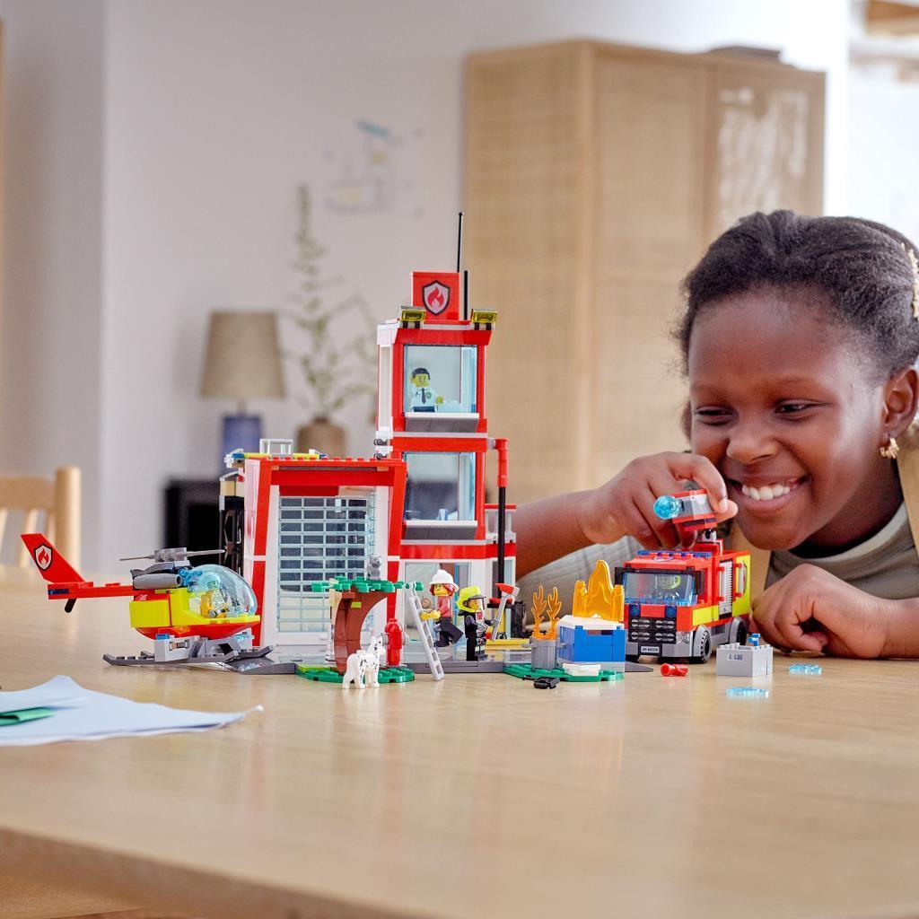 LEGOLEGO® City İtfaiye Merkezi 60320 - 6 Yaş ve Üzeri Çocuklar için 2 LEGO City Maceraları TV Dizisi Karakteri İçeren Oyuncak Yapım Seti (540 Parça)
