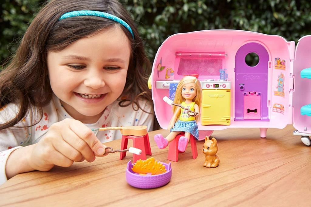 barbieBarbie Chelsea'nin Karavanı FXG90