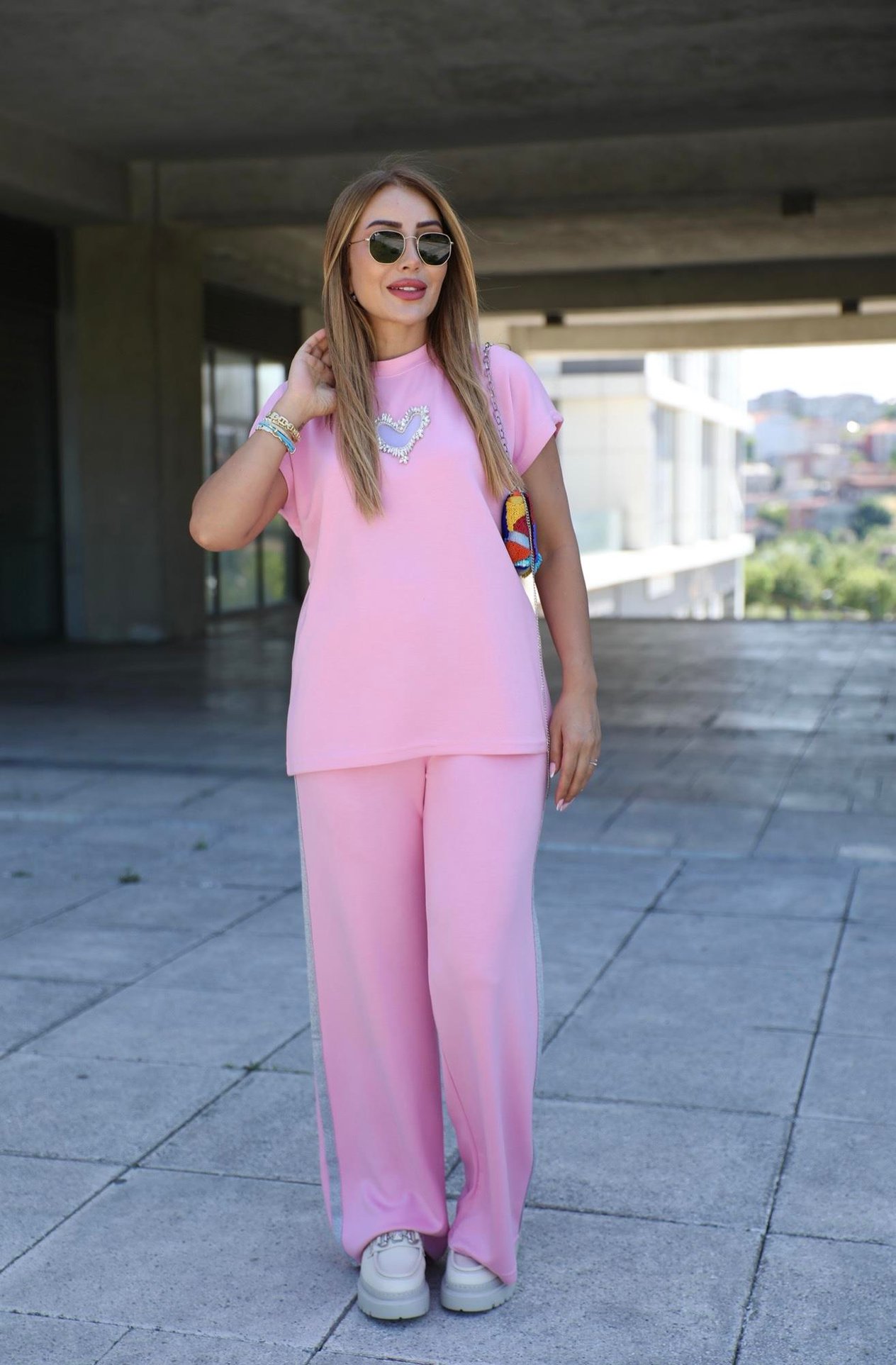 Pembe Kalp Detaylı Modal Takım