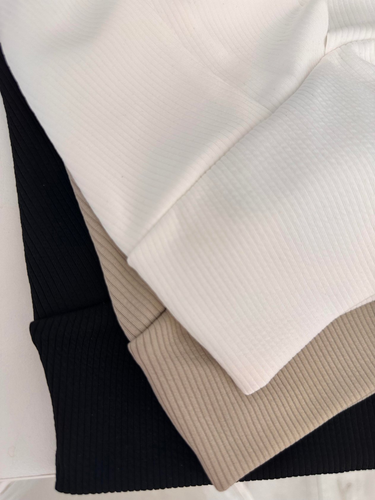 NORA ÖN ARKA V YAKA CROP TOP 