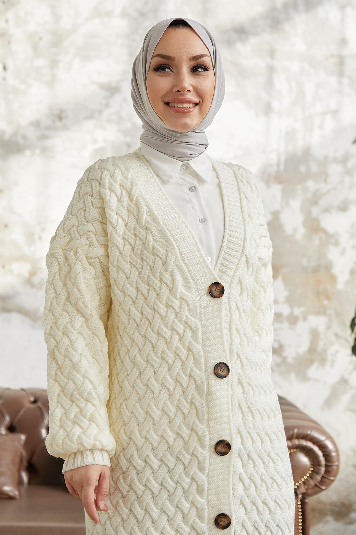 Arene Uzun Örgülü Düğmeli Triko Hırka - Beyaz