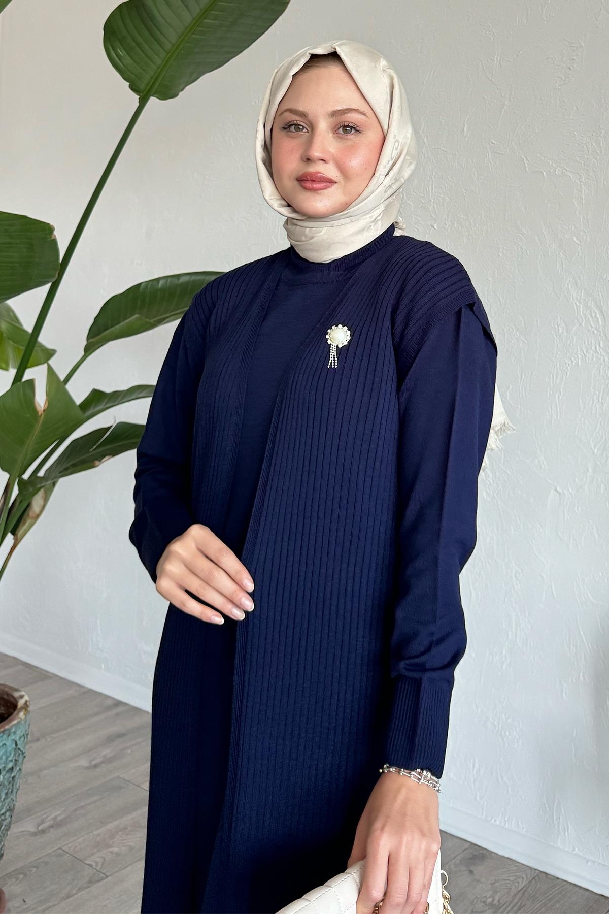 Brooch Detail Vest Knit Set in Navy