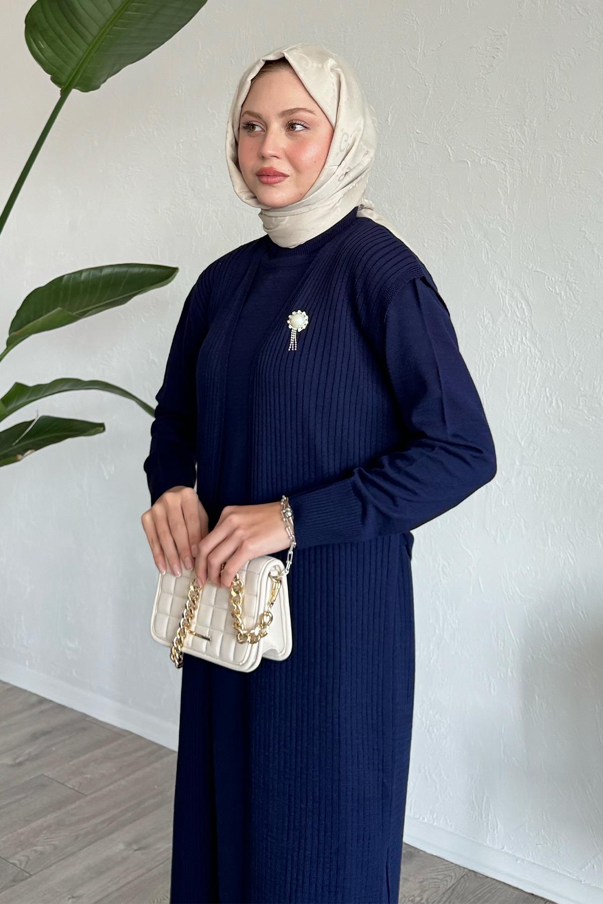 Brooch Detail Vest Knit Set in Navy