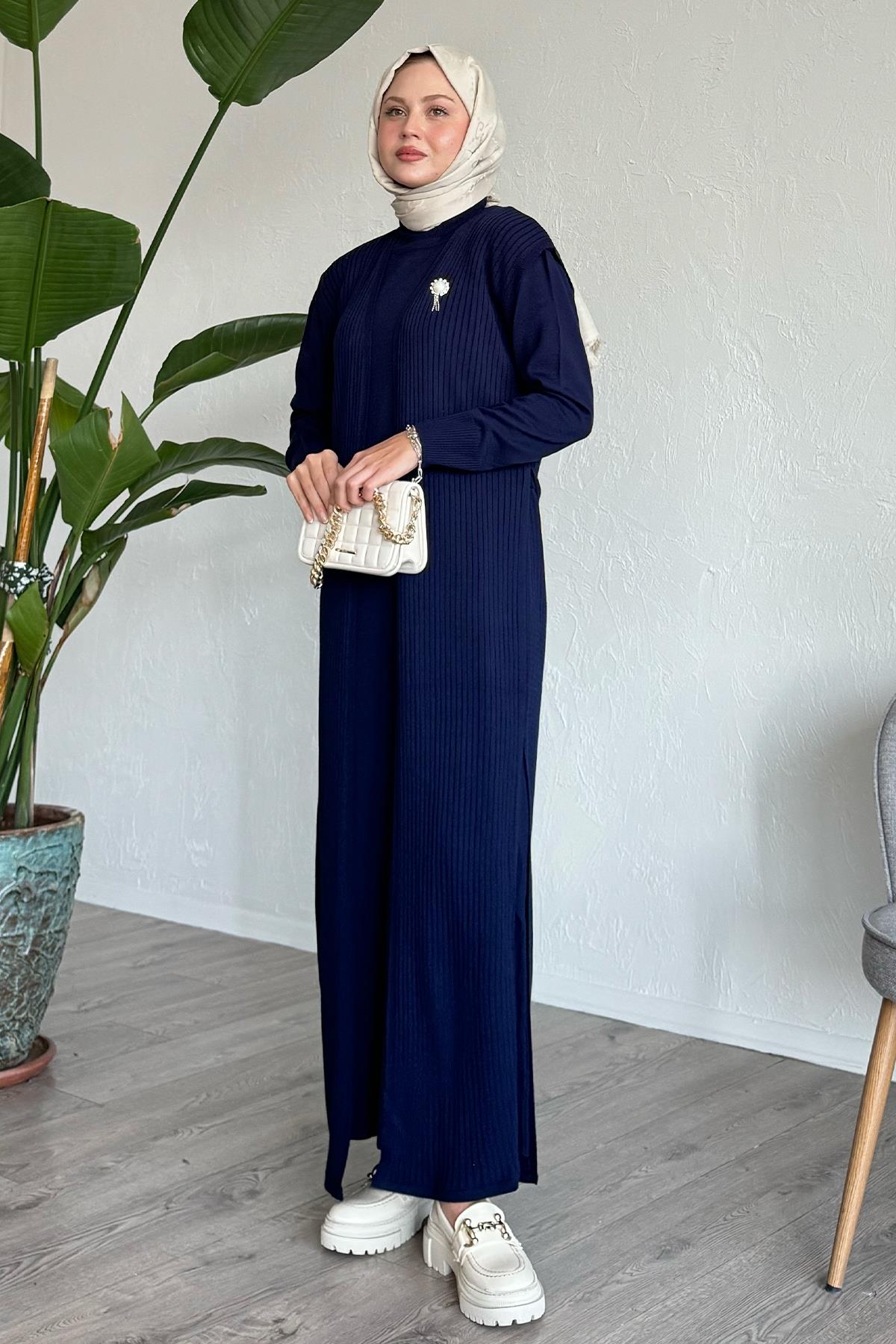 Brooch Detail Vest Knit Set in Navy