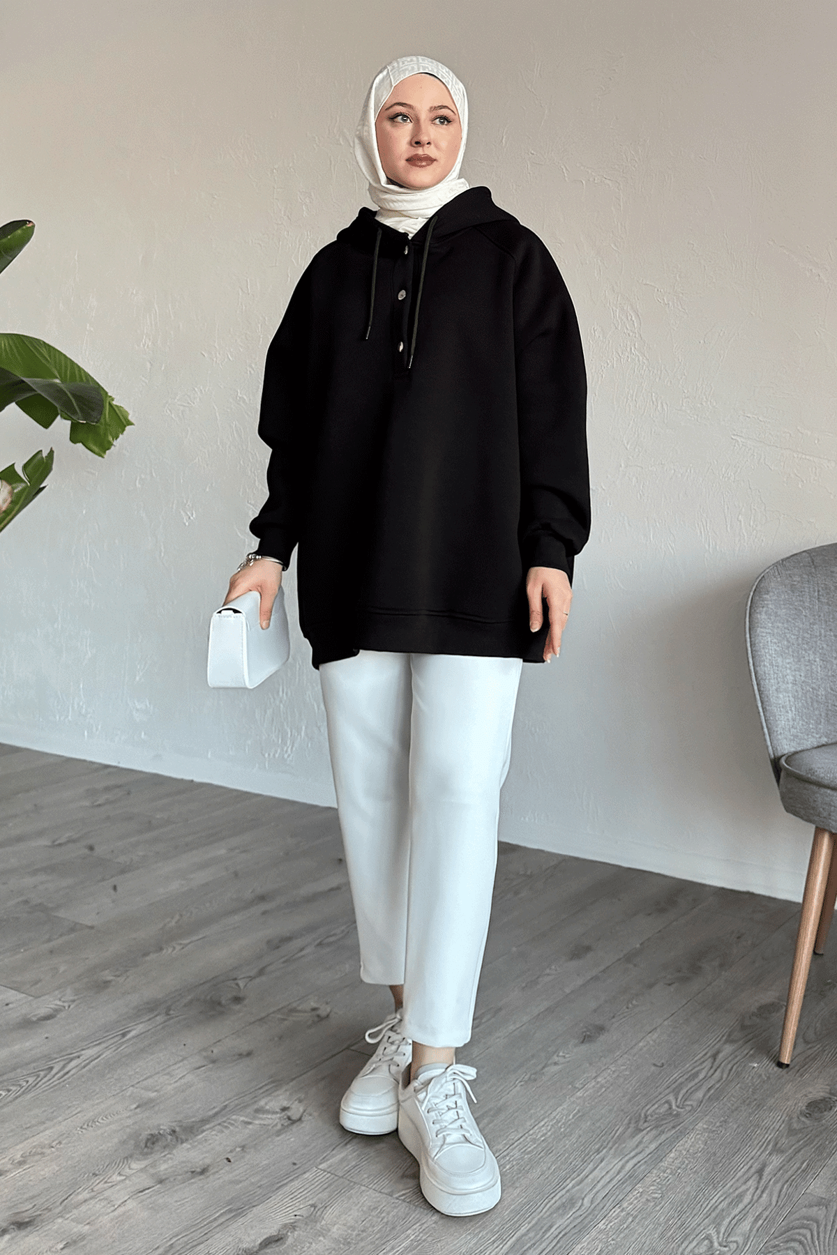 Çıtçıt Yaka Kapüşonlu Siyah Sweat