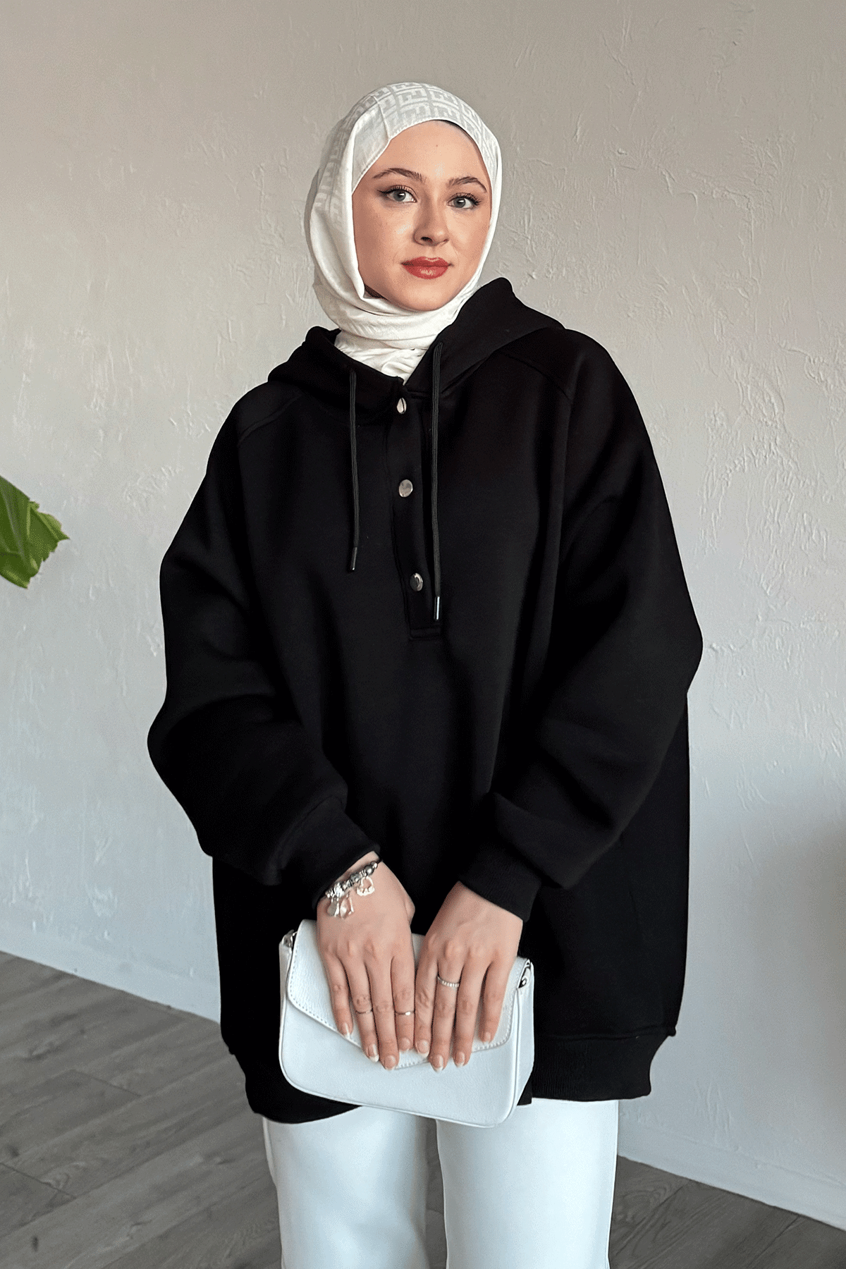 Çıtçıt Yaka Kapüşonlu Siyah Sweat