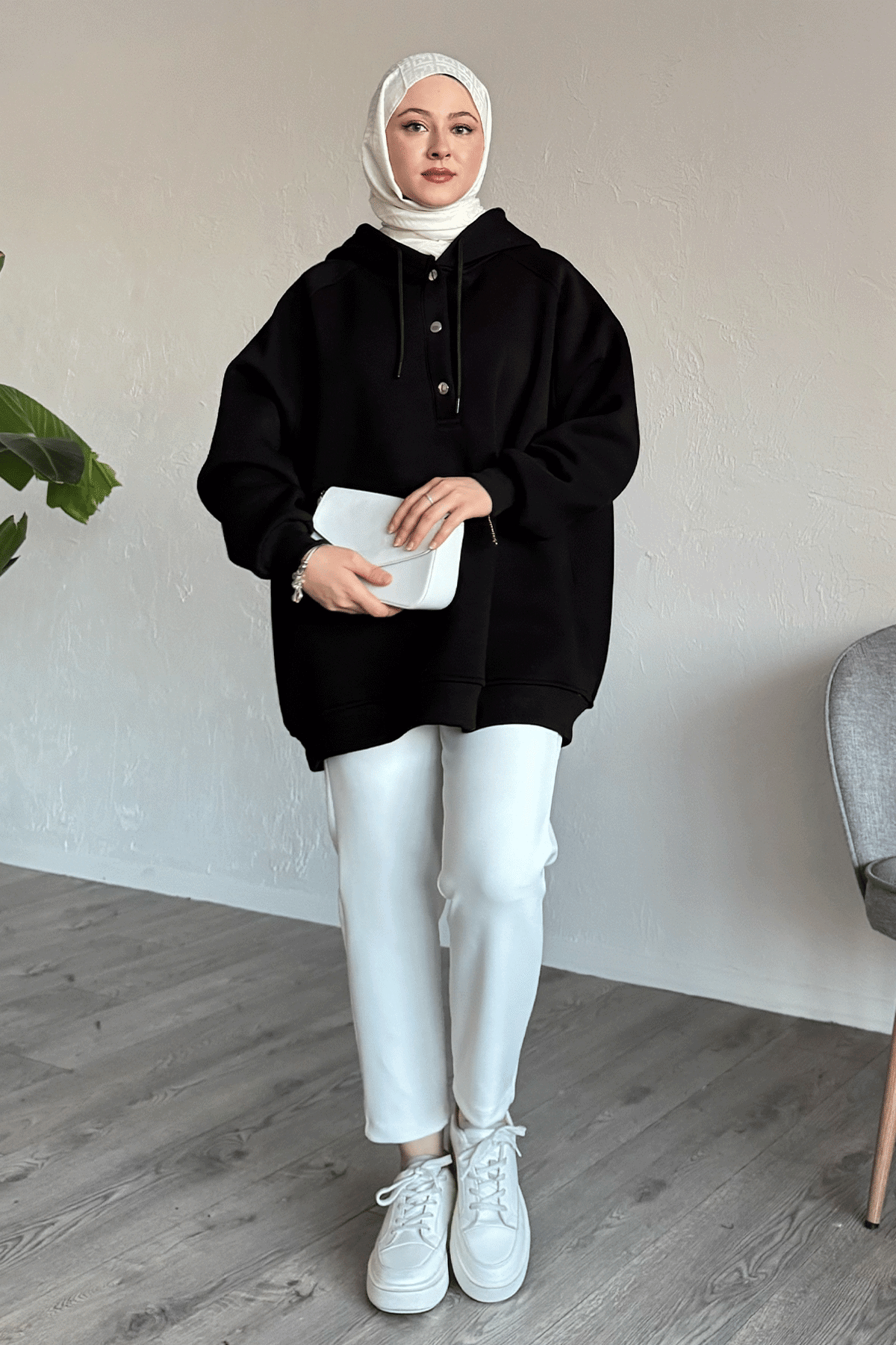 Çıtçıt Yaka Kapüşonlu Siyah Sweat