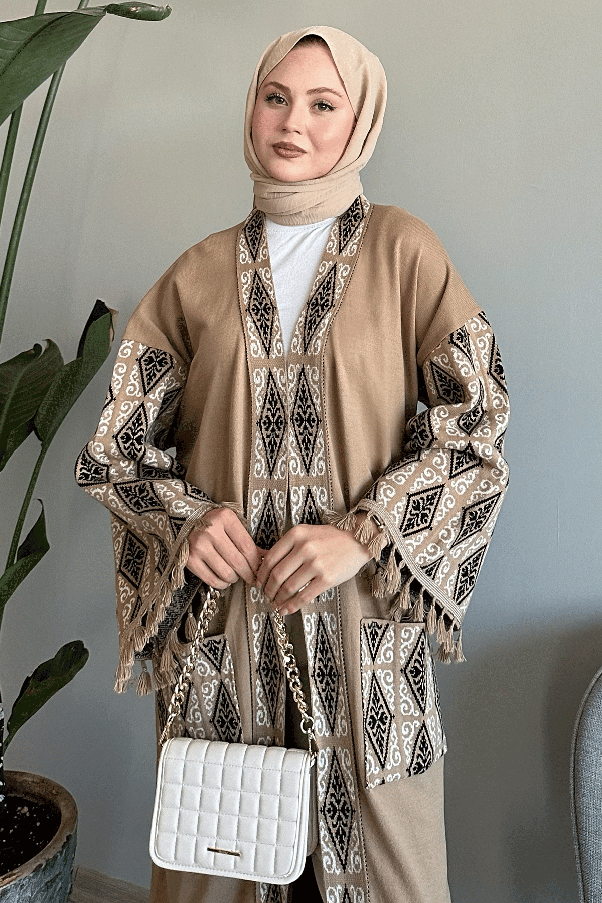 Etnik Desen Püsküllü Bej Kimono