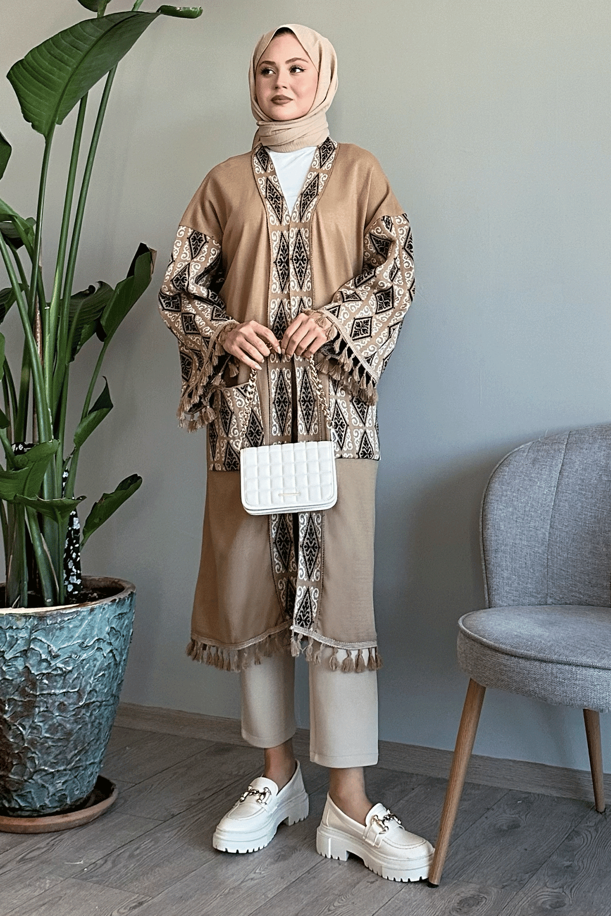 Etnik Desen Püsküllü Bej Kimono