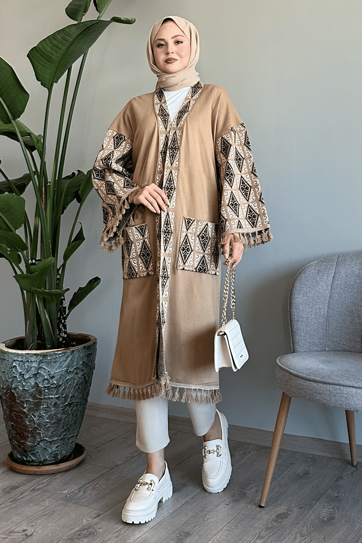 Etnik Desen Püsküllü Bej Kimono