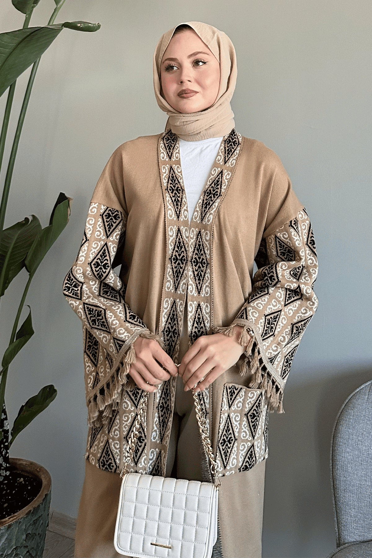 Etnik Desen Püsküllü Bej Kimono