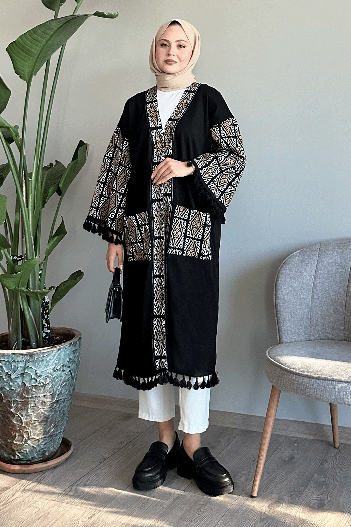 Etnik Desen Püsküllü Siyah Kimono