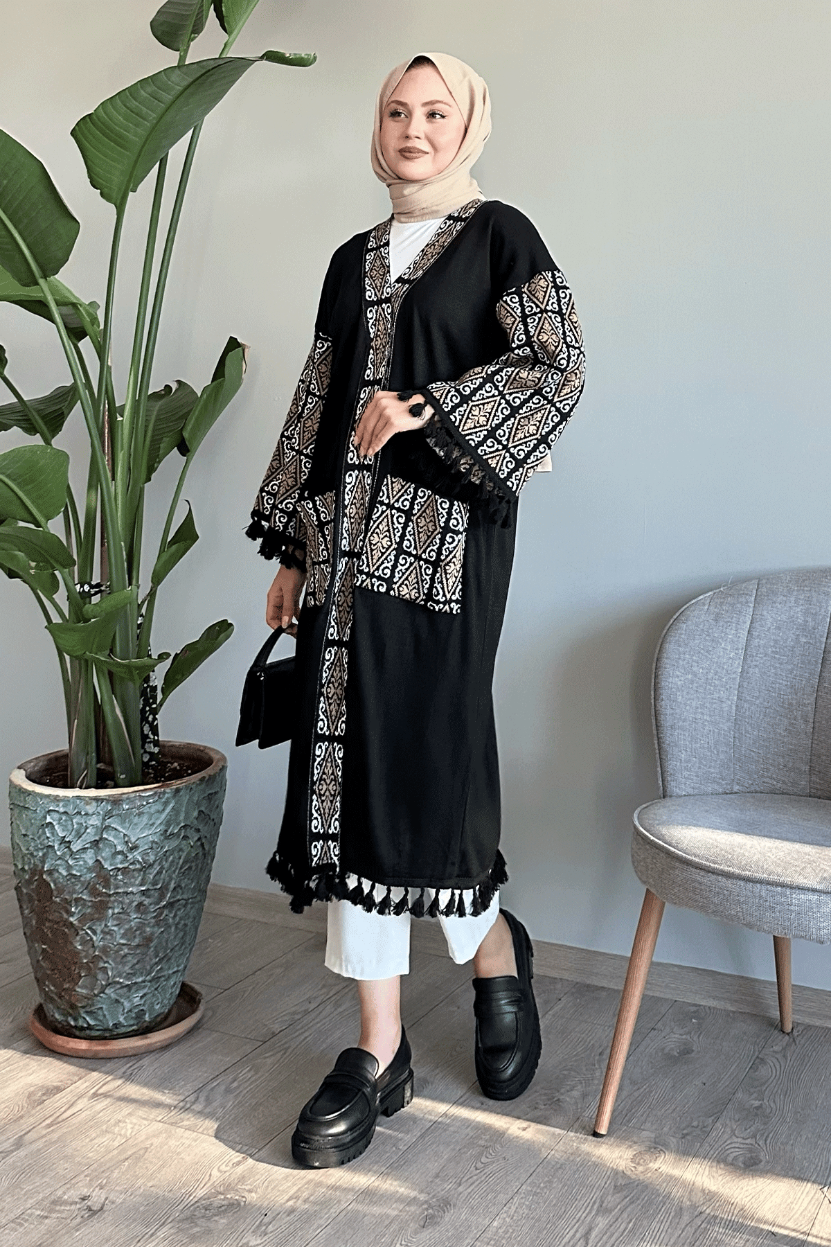 Etnik Desen Püsküllü Siyah Kimono