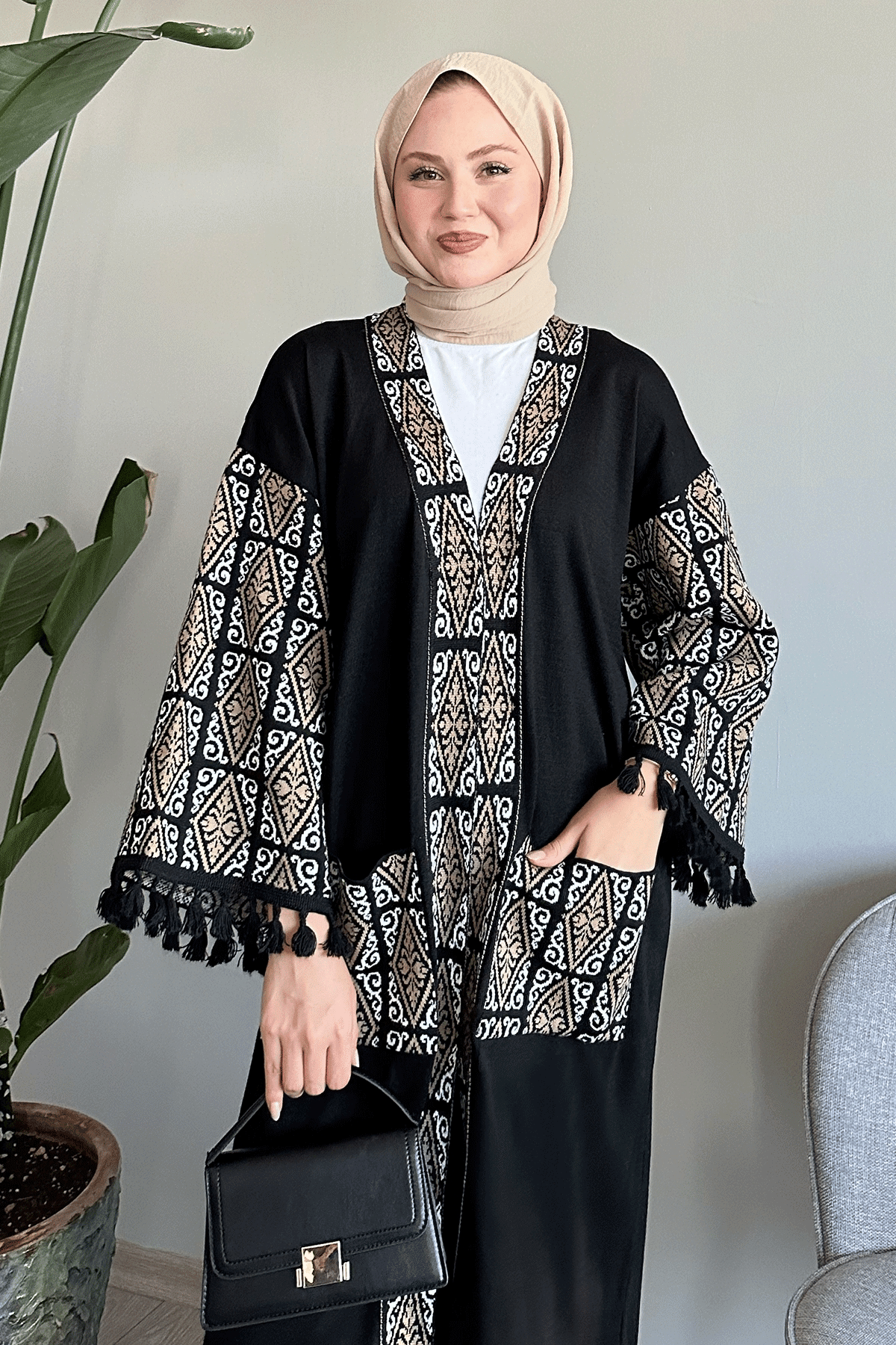 Etnik Desen Püsküllü Siyah Kimono