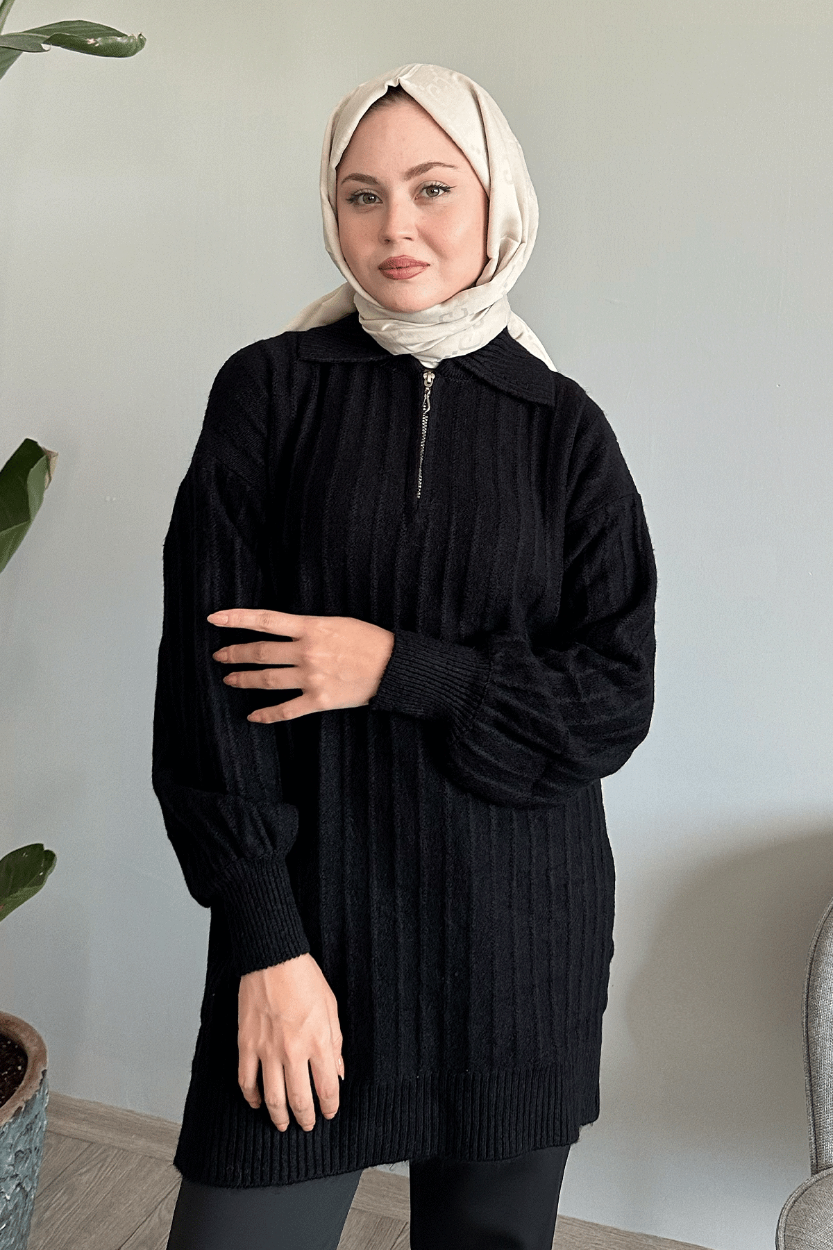 Fermuarlı Peluş Siyah Triko Kazak