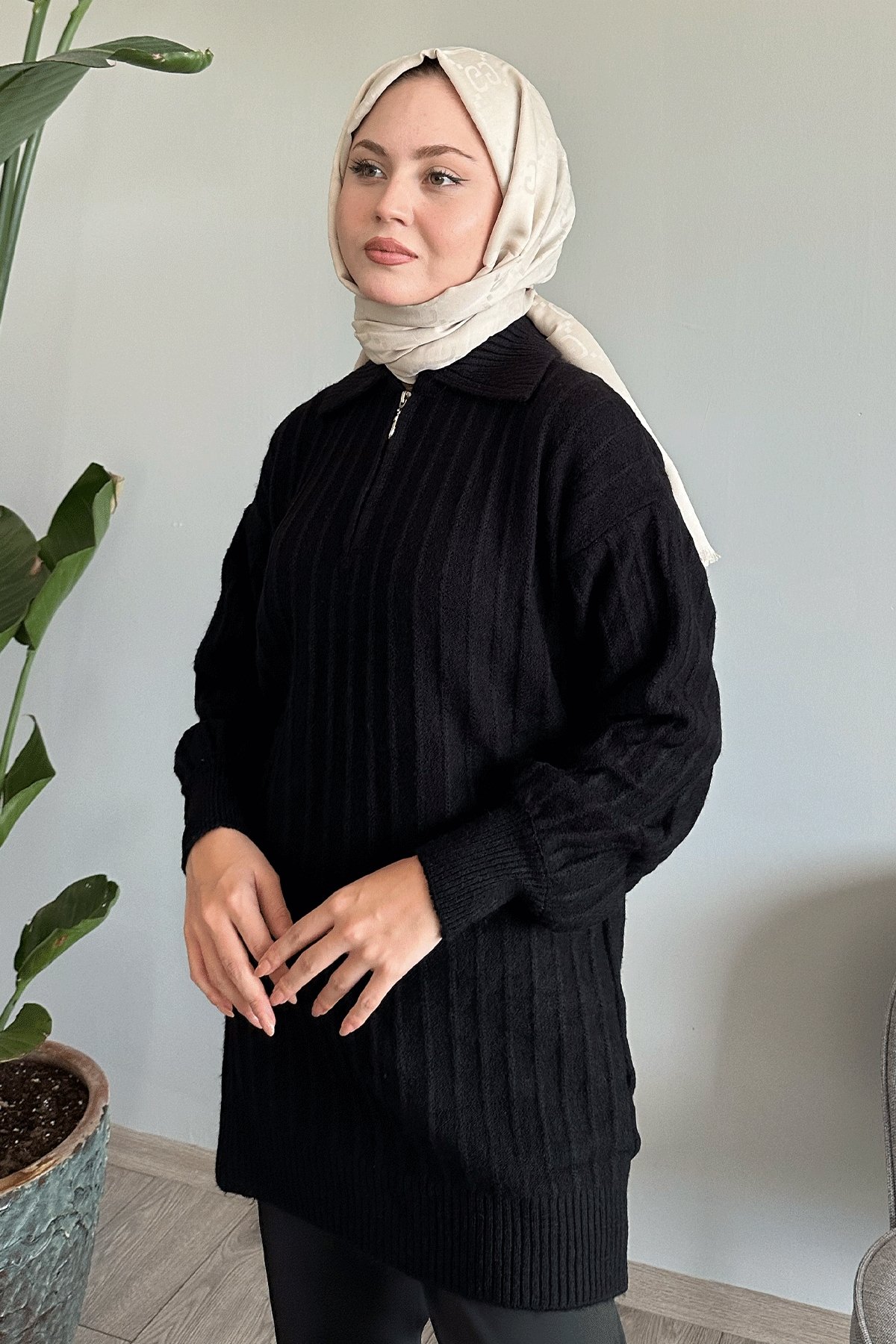 Fermuarlı Peluş Siyah Triko Kazak