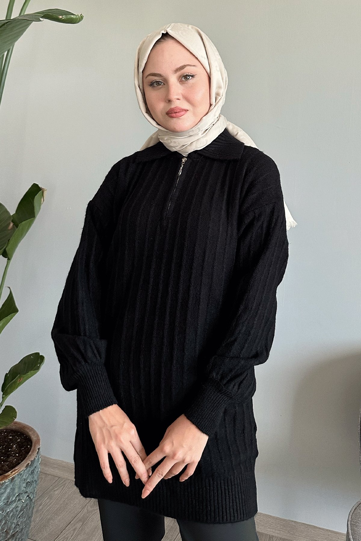 Fermuarlı Peluş Siyah Triko Kazak