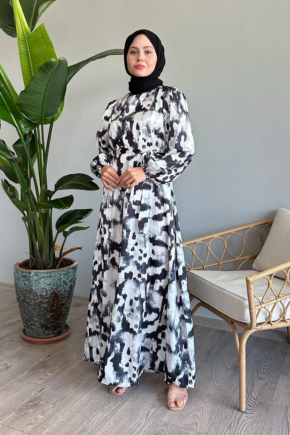 Fırça Desenli Siyah Saten Elbise