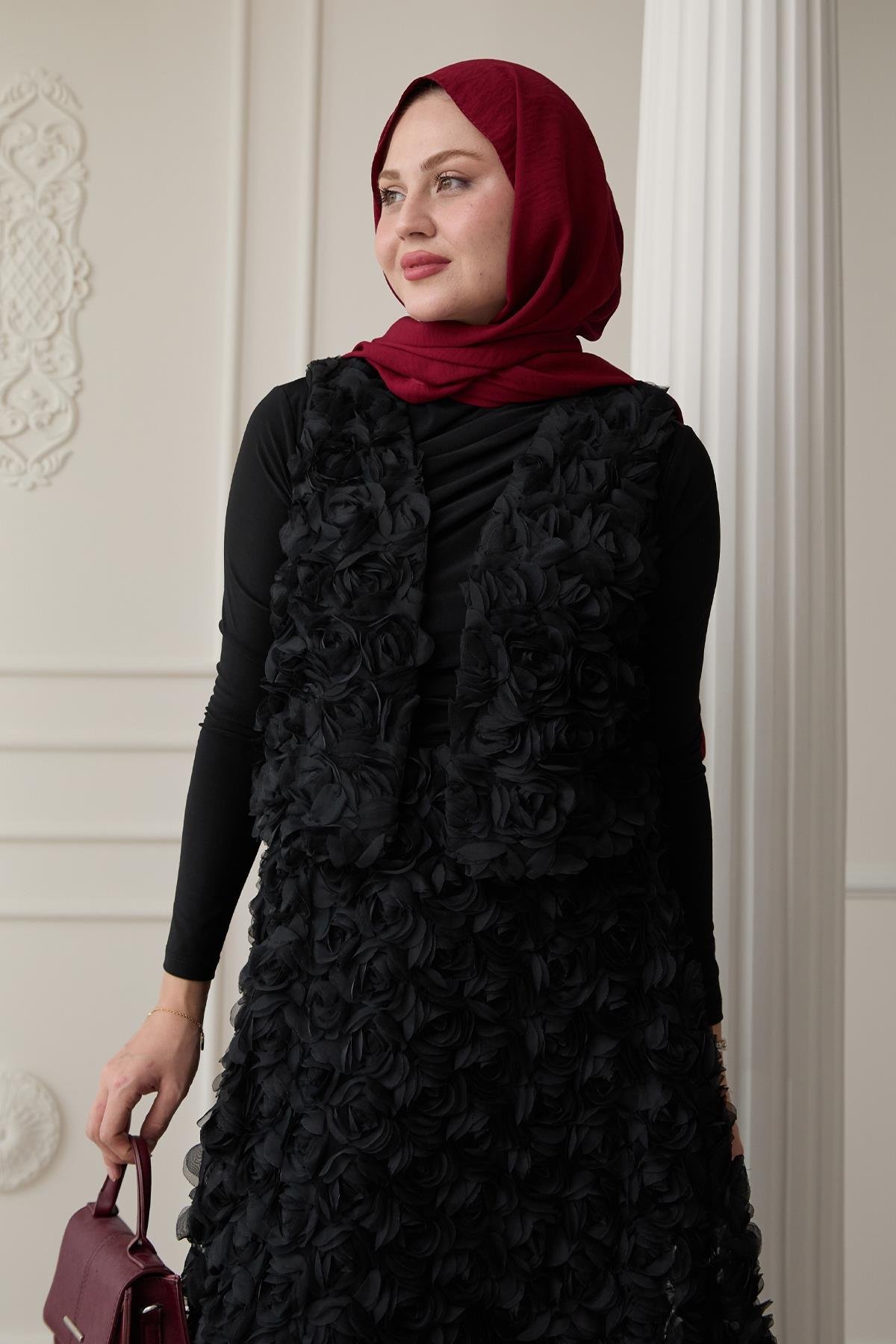 Gül Kabartmalı Yelekli Siyah İkili Takım