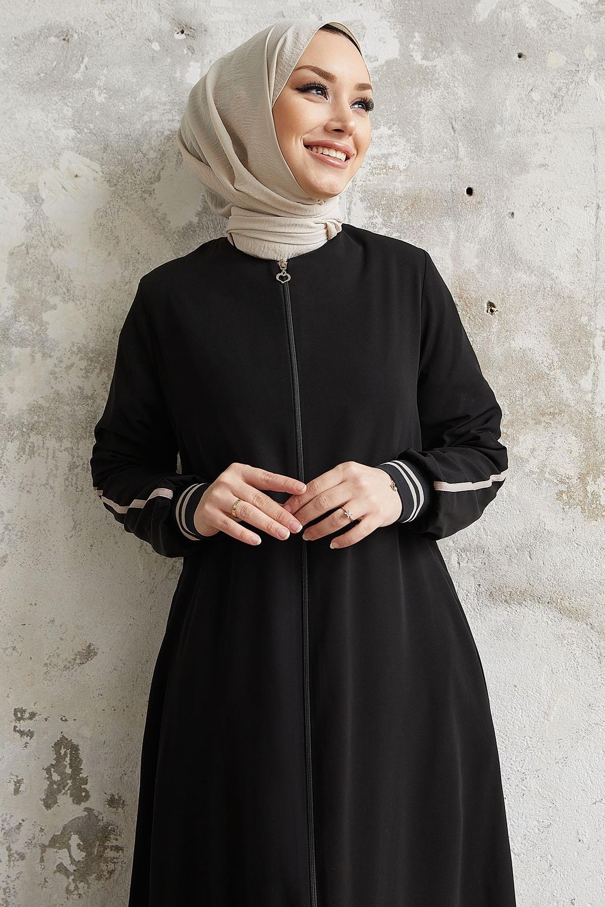 Hazel Şerit Desen Ribanalı Siyah Ferace