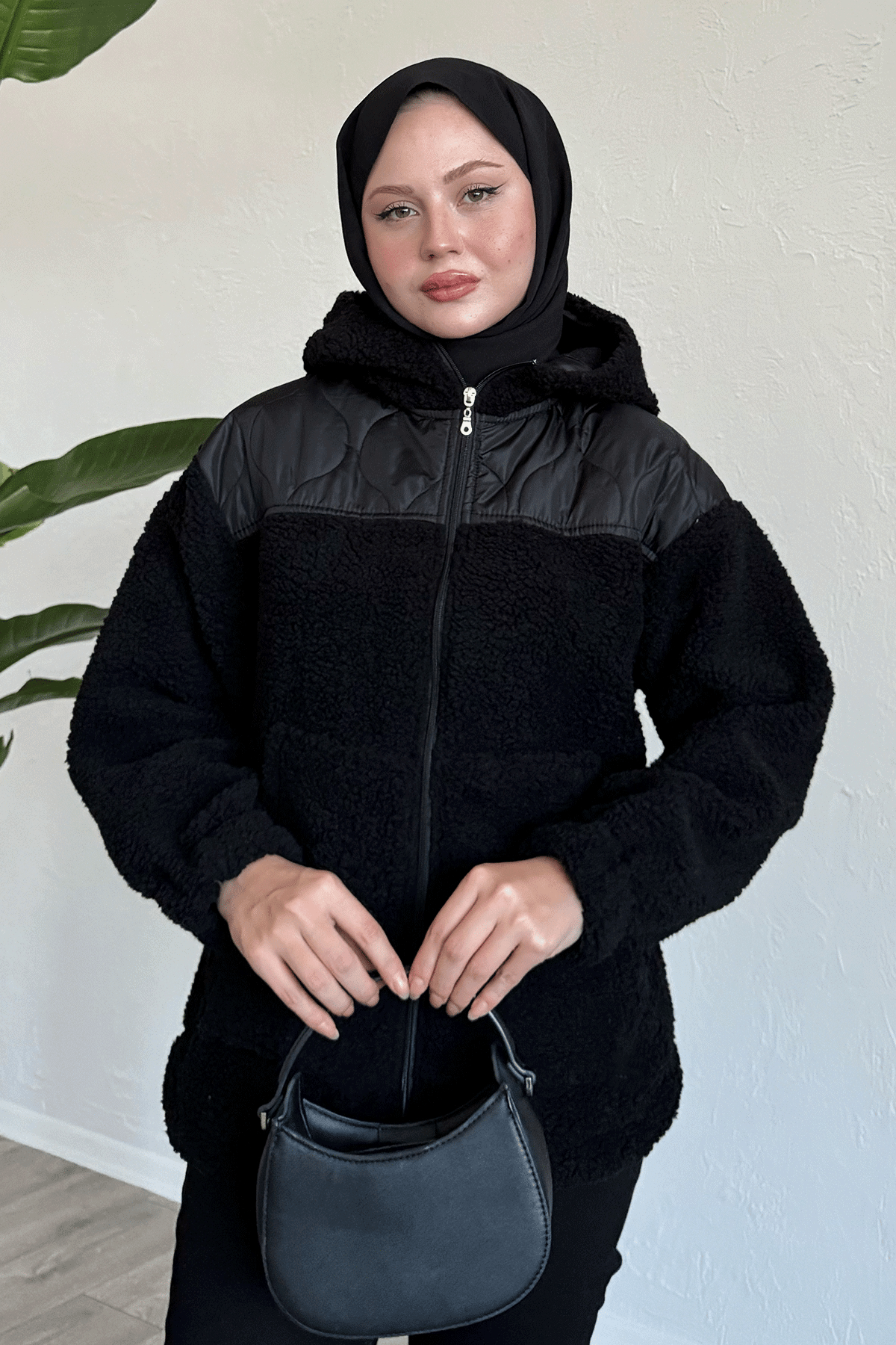 Kapitone Detay Siyah Peluş Hırka