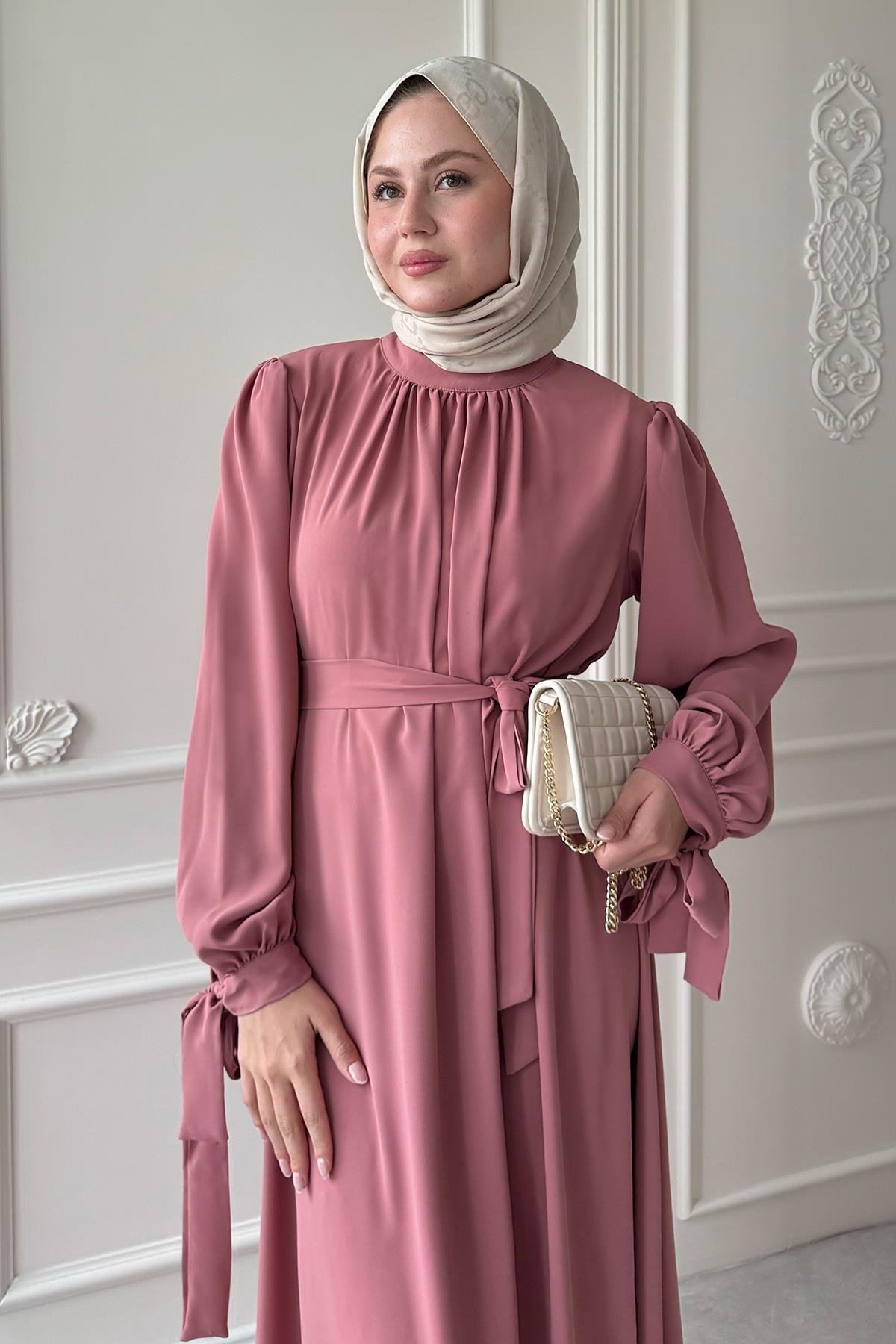 Kolu Kuşak Bağlamalı Pembe Elbise