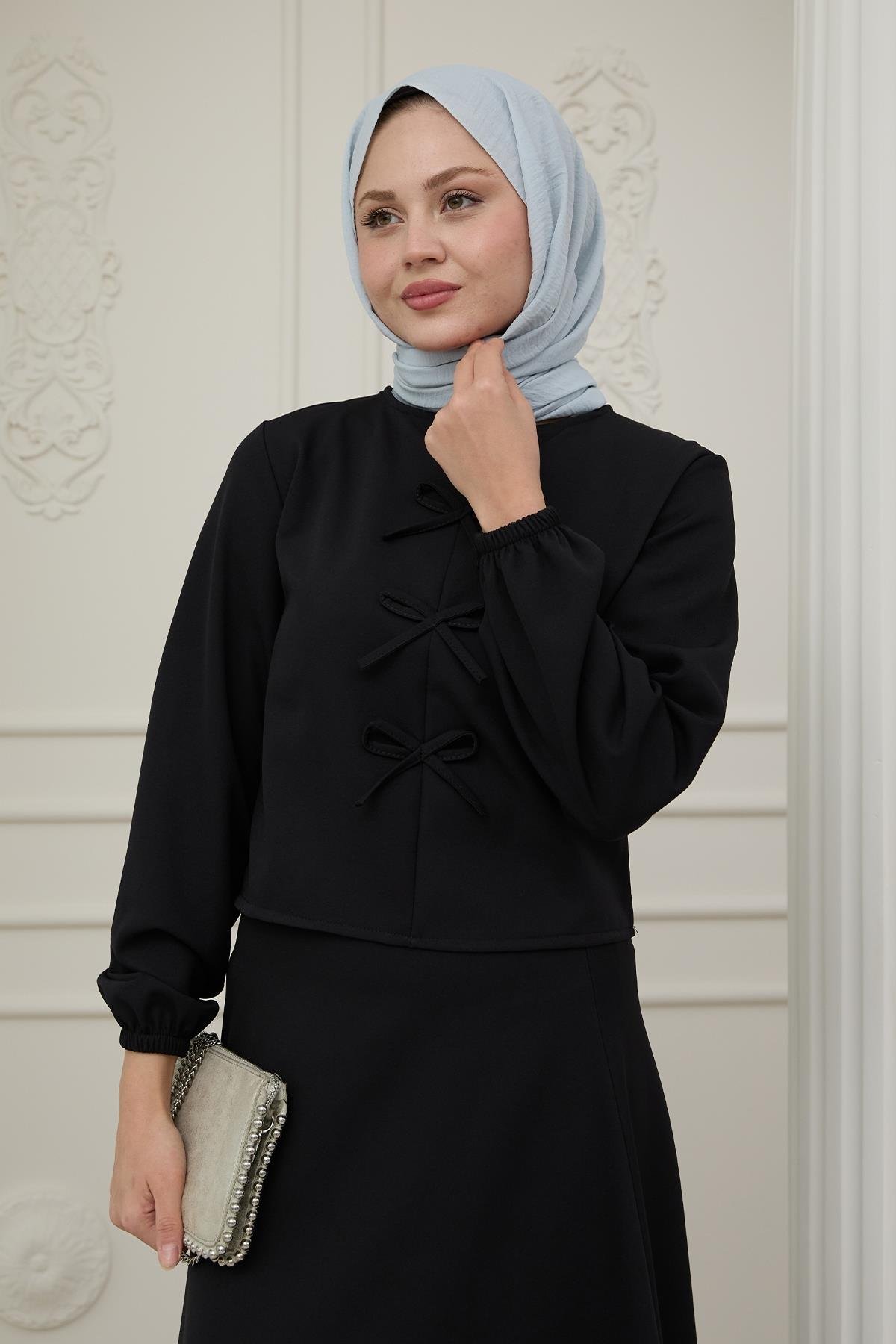 Kurdele Detay Etekli Siyah Takım