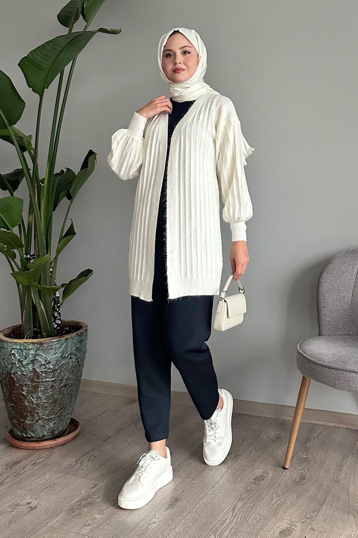 Peluş Fitilli Beyaz Triko Hırka