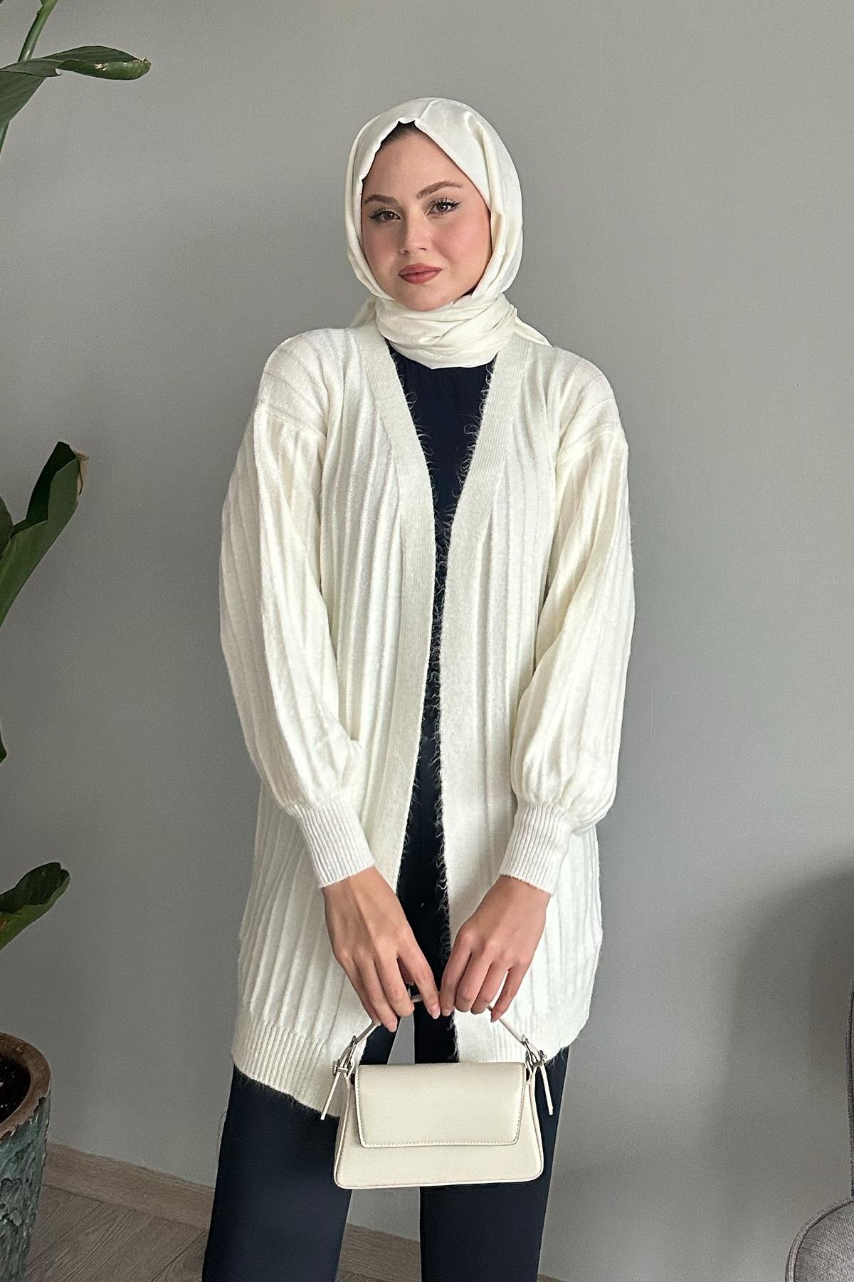 Peluş Fitilli Beyaz Triko Hırka